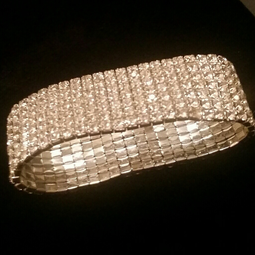 Expandable Rhinestone Bracelet - Picture 2 of 3